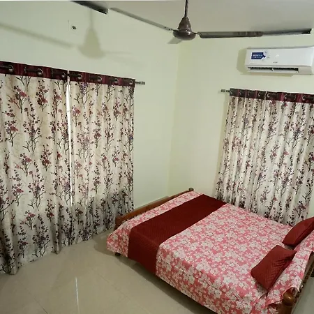 Toms Villa Along National Highway Thrissur At Nadathara Exterior photo